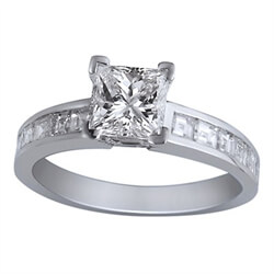 Picture of Engagement ring with Caree cut side diamonds