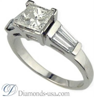 Engagement ring with side diamond Baguettes