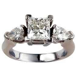 Engagement ring with Pear Shape side diamonds