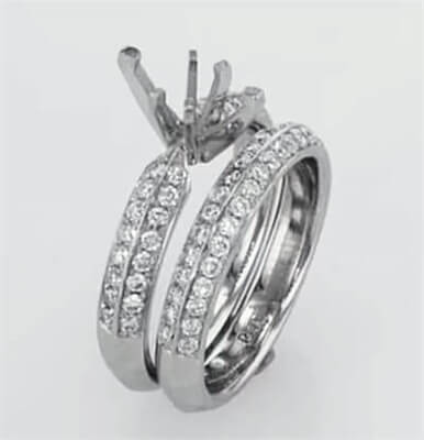 Bridal ring set with Pave set side diamonds