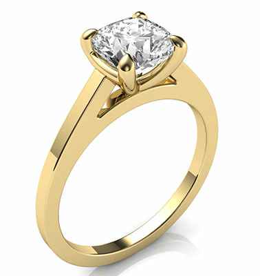 Delicado anillo de compromiso solitario para cojines redondos y diamantes de princesa