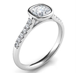 Foto Delicado anillo de compromiso de bajo perfil con bisel tipo catedral para cojines con diamantes laterales-Amanda de