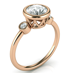 Foto Conjunto de bisel de oro rosa. Anillo de compromiso con diamantes laterales, adaptado a su diamante elegido. de