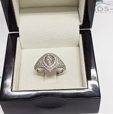 Diamond signet ring 1.25 carat total