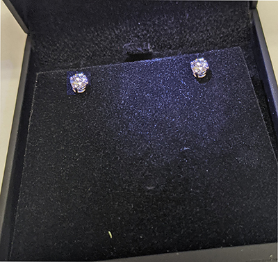 Pair of natural diamond earrings 0.61 carat E VS2 E SI1