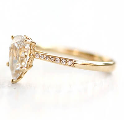 Ready to ship, 1.08 carat Pear diamond G VS2, engagement ring,  in 14k Yellow Gold