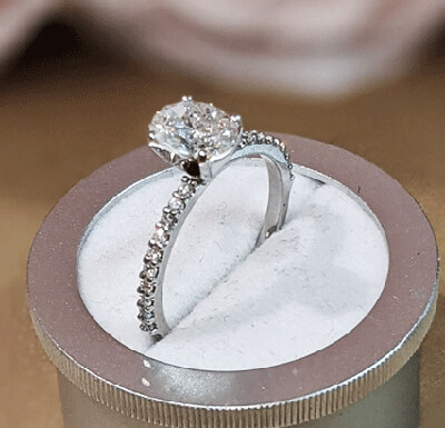 Ready to Ship.1.01 D VS2 Oval solitaire engagement ring, In - 14K White gold.