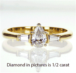 Foto Anillo de compromiso Catedral con dos diamantes baguette ahusados \u200b\u200bde 0,24 quilates de