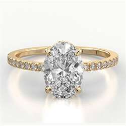 Foto Anillo de compromiso de oro amarillo con diamantes de talla ovalada de